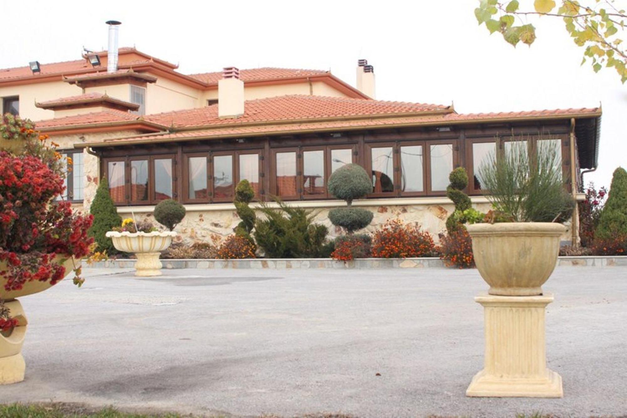 Lozitsi Hotell Veria  Exteriör bild